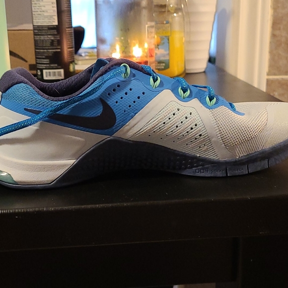 Nike Flywire Sneakers - Picture 5 of 5